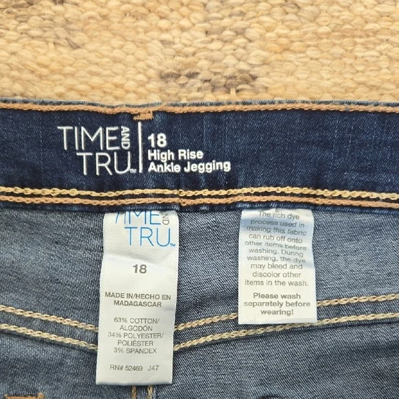 Time and Tru Dark Blue Ankle Jeans - Picture 2 of 4